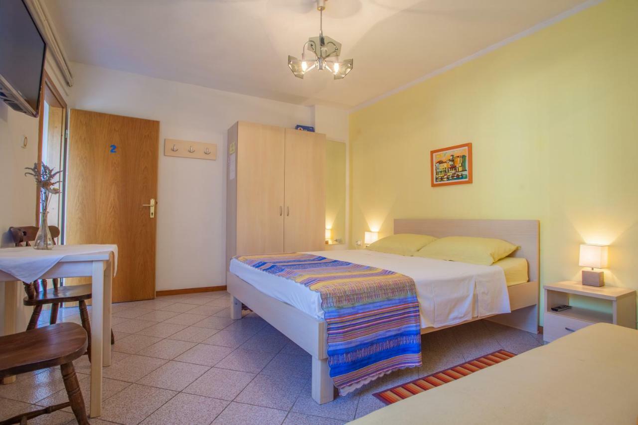 Rooms Ester Cres Exterior photo