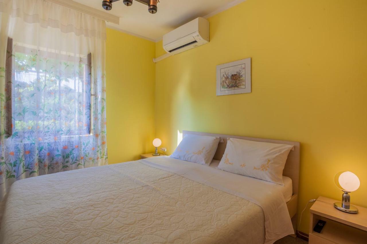 Rooms Ester Cres Exterior photo
